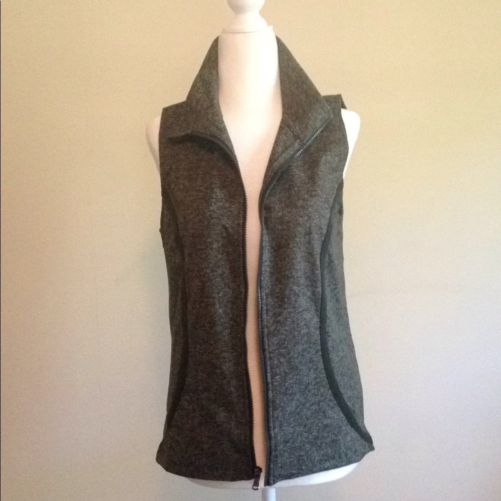 Under Armor army green activewear vest women small